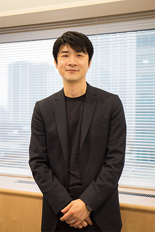 田川欣哉(たがわ・きんや) takram代表。ハードウェア、ソフトウェアからインタラクティブアートまで、幅広い分野に 精通するデザインエンジニア。東京大学機械情報工学科卒業。英国RCA(Royal College of Art)修了。LEADING EDGE DESIGNを経て現職。2014年よりRCAのInnovation Design Engineering客員教授を兼務。日本語入力機器「tagtype」はニューヨーク近代美術館のパーマネントコレクションに選定されている。