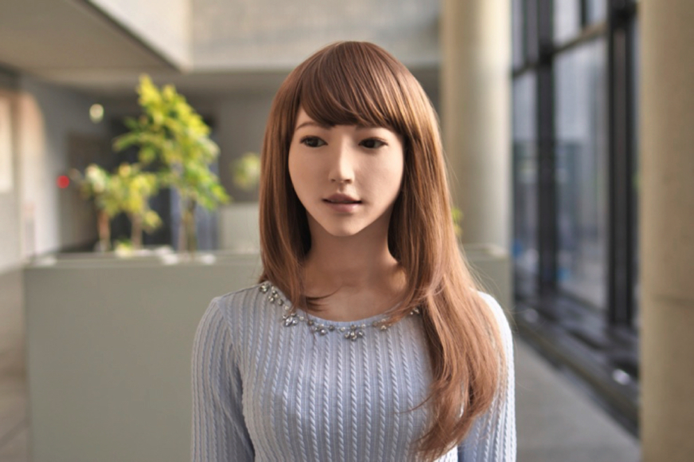 人間と自然に対話するアンドロイドの研究開発用プラットフォーム「ERICA(エリカ)」(©ERATO石黒共生ヒューマンロボットインタラクションプロジェクト)