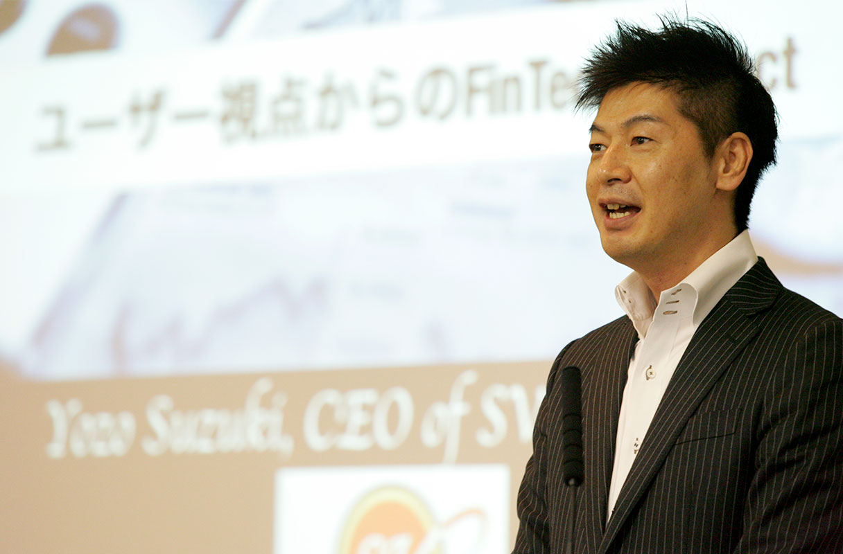 グローバル視点でFinTech活用を語るSV Frontierの鈴木さん。