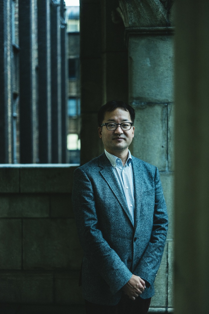 稲見昌彦(いなみ・まさひこ)東京大学先端科学技術研究センター教授、東京大学大学院情報理工学系研究科システム情報学専攻教授。超人スポーツ協会発起人・共同代表。米マサチューセッツ工科大学コンピューター科学・人工知能研究所客員科学者、JST ERATO五十嵐デザインインターフェースプロジェクト グループリーダー、慶應義塾大学大学院メディアデザイン研究科教授などを経て、2016年4月より現職。光学迷彩、触覚拡張装置、動体視力増強装置など、人の感覚、知覚を拡張するデバイスを多数開発している