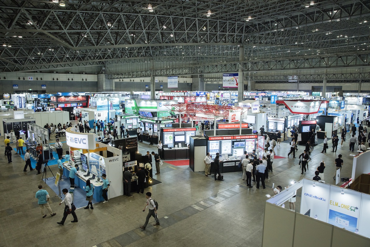 ネットワークコンピューティングに特化した「Interop Tokyo」の会場(千葉・幕張メッセ)。開催24回目となる2017年は、セキュリティやIoT、5G、AI、ASI/NFVが注力テーマとされた