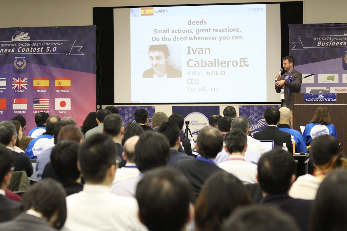 プレゼンの様子。登壇はSocial Coinのイバン・カバレロさん