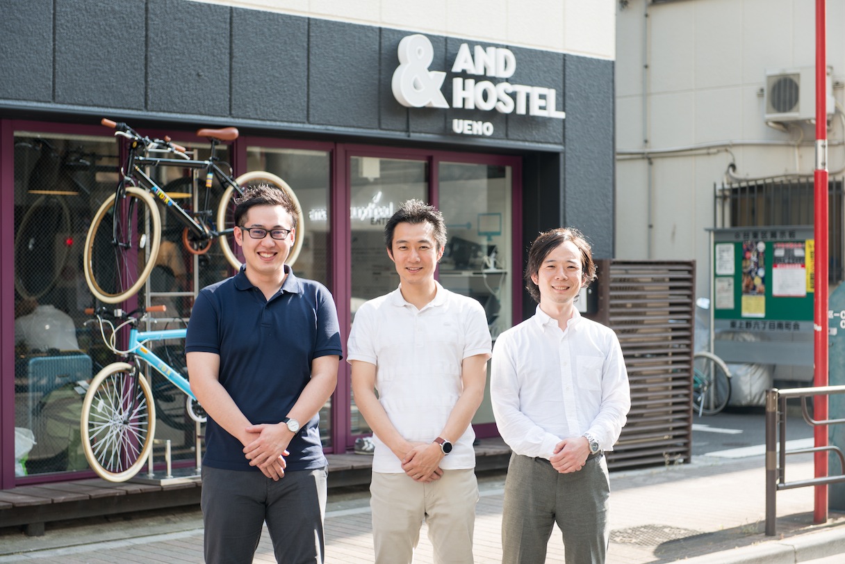 （左）NTTデータ 技術開発本部 エボリューショナルITセンタ デバイス協調技術担当 IoT／ロボティクスチーム 主任 小島康平（中）NTTデータ 技術開発本部 エボリューショナルITセンタ デバイス協調技術担当 シニア・エキスパート 小山武士 （右）NTTデータ 技術開発本部 エボリューショナルITセンタ デバイス協調技術担当 シニア・エキスパート　河村雅人