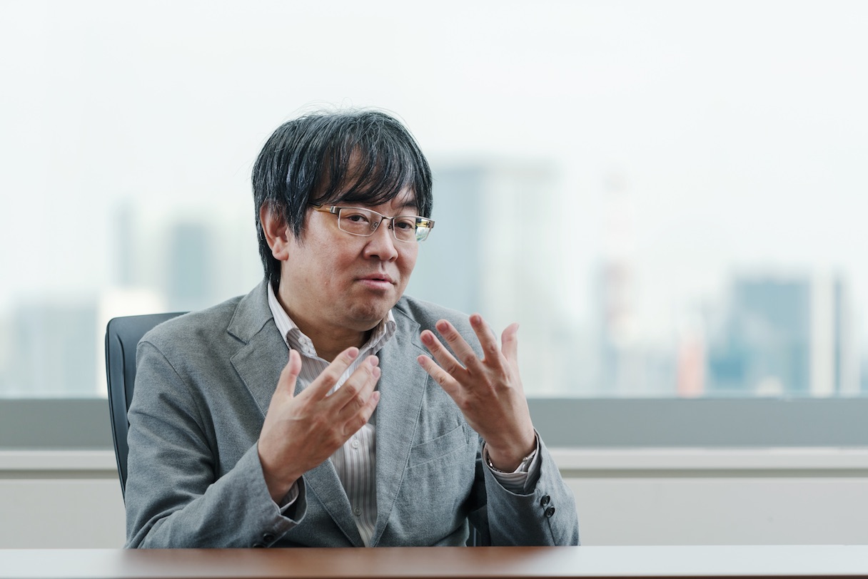 山田誠二(やまだ・せいじ)国立情報学研究所教授、総合研究大学院大学教授、一般社団法人人工知能学会 第16代会長。1989年、大阪大学大学院基礎工学研究科博士課程修了。同年、大阪大学基礎工学部助手に。その後、大阪大学産業科学研究所講師、東京工業大学大学院総合理工学研究科助教授を経て、2002年、現職に至る。現在、HAI(Human Agent Interaction)や、IIS(Intelligent Interactive Systems)などを主な研究分野とし、様々なプロジェクトを推進中