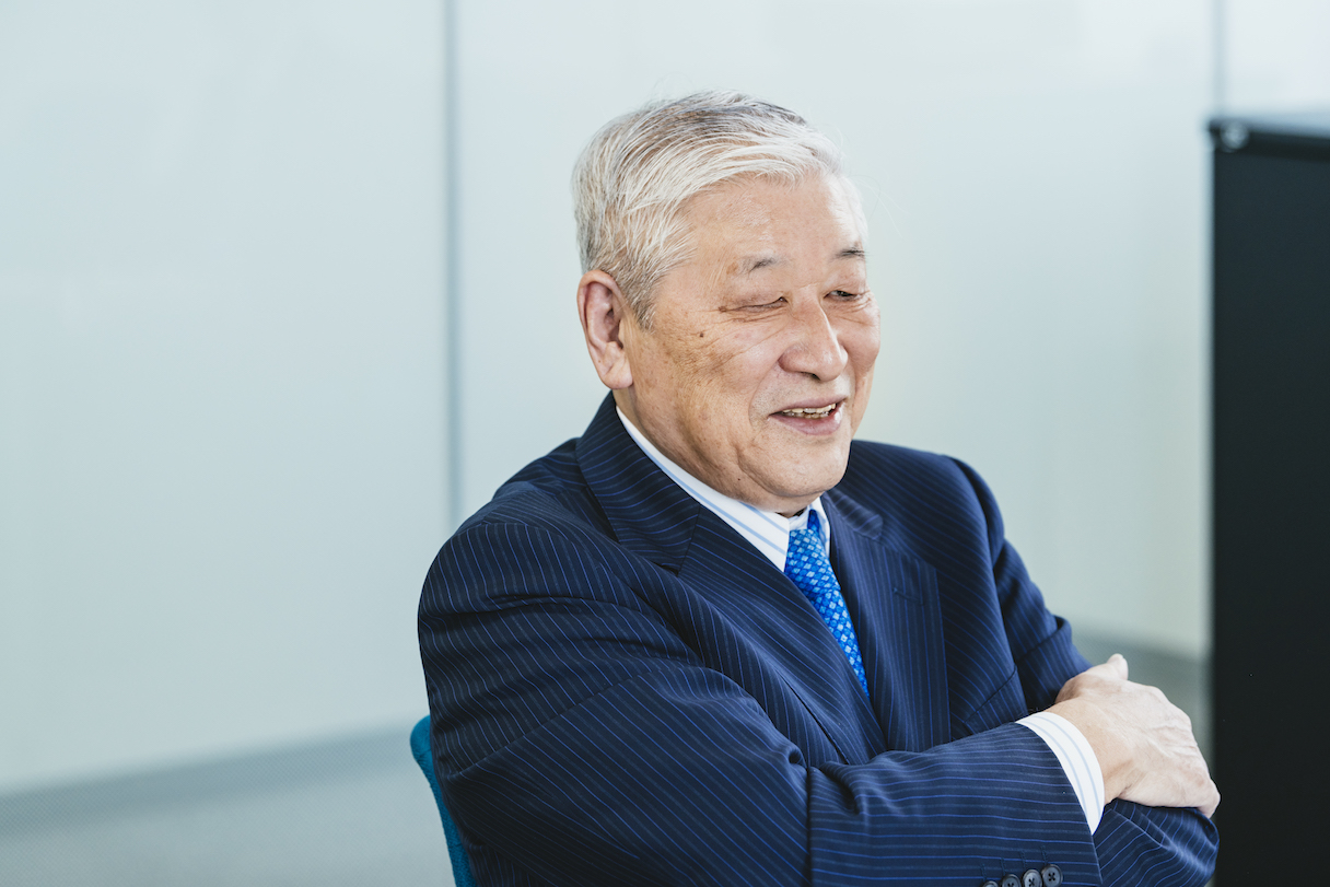 のぐち・ゆきお 1940年、東京生まれ。63年、東京大学工学部卒業。64年、大蔵省入省。72年、イエール大学経済学博士号を取得。一橋大学教授、東京大学教授(先端経済工学研究センター長)、スタンフォード大学客員教授、早稲田大学大学院ファイナンス研究科教授などを経て、現在早稲田大学ビジネス・ファイナンス研究センター顧問、一橋大学名誉教授。専攻はファイナンス理論、日本経済論。大蔵省在職中の67年に政府主催明治100年記念論文最優秀総理大臣賞を受賞。論文『情報の経済理論』で日経・経済図書文化賞、『財政危機の構造を中心として』でサントリー学芸賞、『バブルの経済学』で吉野作造賞。大ベストセラー『「超」整理法』シリーズの著者としても知られ、近著に『ブロックチェーン革命 分散自立型社会の出現』『仮想通貨はどうなるか―バブルが終わり、新しい進化がはじまる』『入門 AIと金融の未来』などがある。