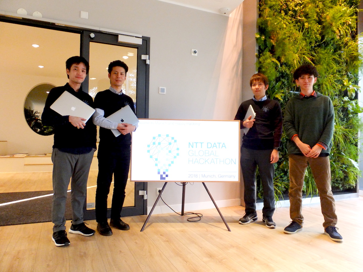 本選会場にて、「STreet OPerator [STOP]」のメンバー。左から森田さん、高橋さん、市原さん、村上さん