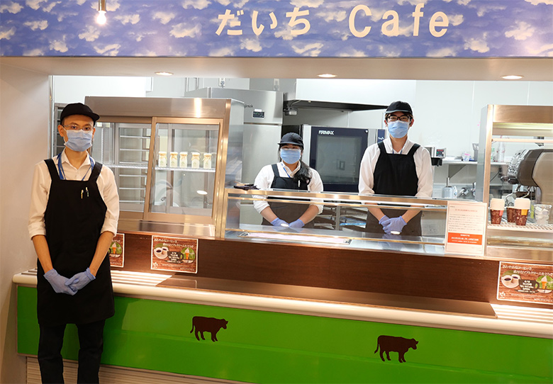だいちカフェ試行時のメンバー はじめての接客業務で緊張したが、美味しいと声をかけてもらえることに喜びを感じたという