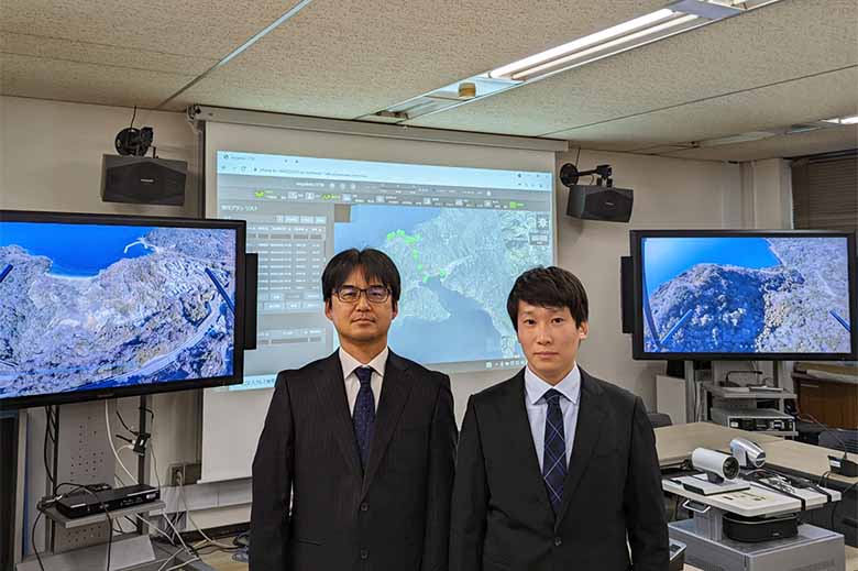 愛媛県 県民環境部 防災局 原子力安全対策課 原子力防災グループ 左から 担当係長 笠原 啓治 氏、主任 宮尾 武一郎 氏