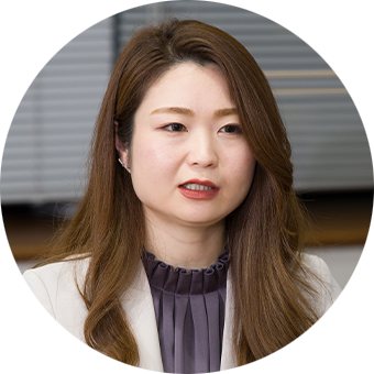 テレコム・ユーティリティ事業本部 モバイルビジネス事業本部 企画営業担当 課長代理 篠原 笑