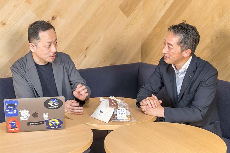 奥谷孝司氏（左）と内藤一章（右）