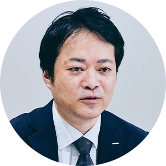 金融イノベーション本部 グローバルカスタマーサクセス室 カスタマーDX統括部 カスタマーコンサル担当 部長 的場 勝俊