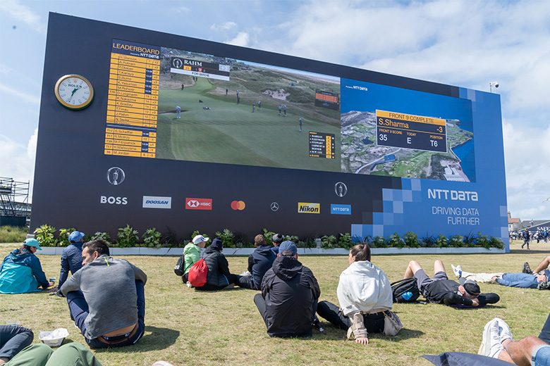 NTTデータが設置する「NTT DATA Wall」。ShotViewも見ることができる。