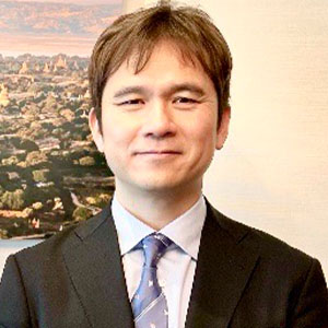 高濱 航 氏