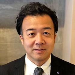淺木 敏之 氏