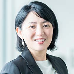 出井 京子 氏