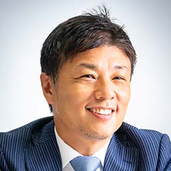 東條 英俊 氏